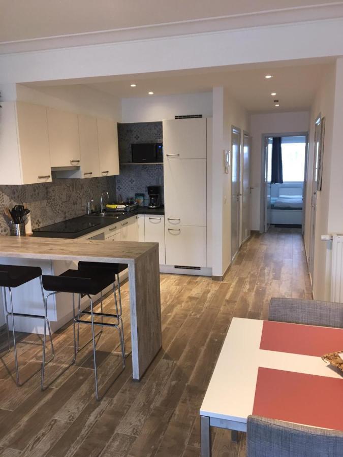 Appartement Oostende Vlak Aan Zee Exteriör bild