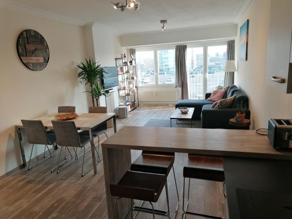 Appartement Oostende Vlak Aan Zee Exteriör bild